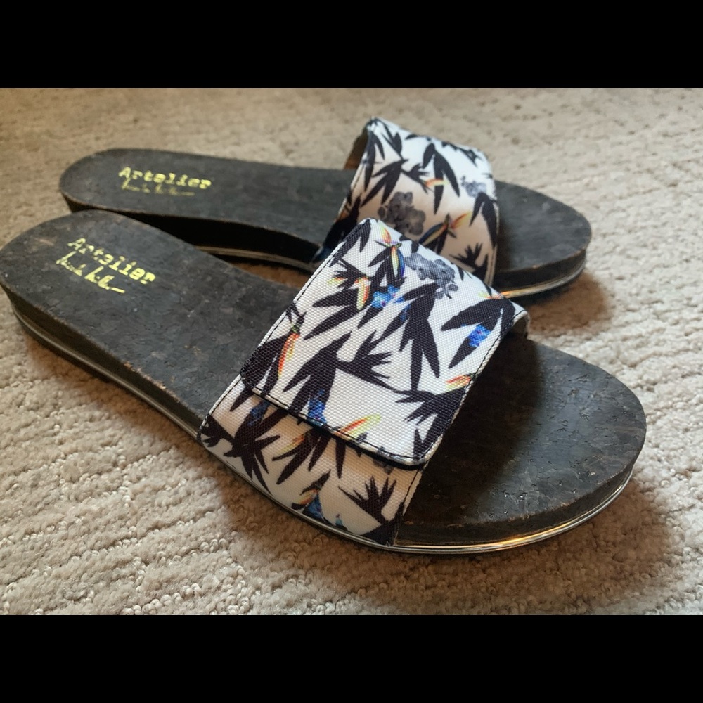 Nicole Miller sandal size 8